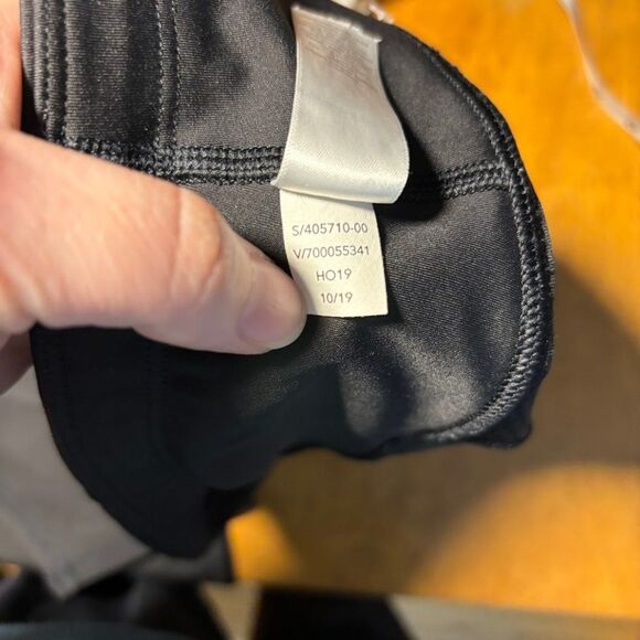 Althea Womens Capri Leggings with mesh accent black size medium - Picture 7 of 8